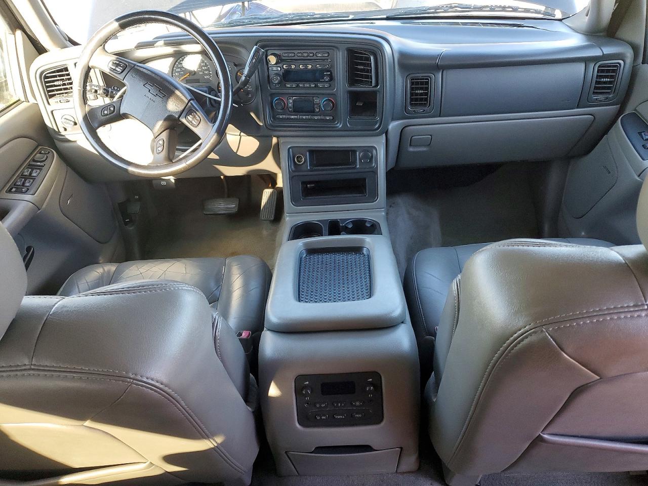 2004 CHEVROLET SUBURBAN K1500 photo 8