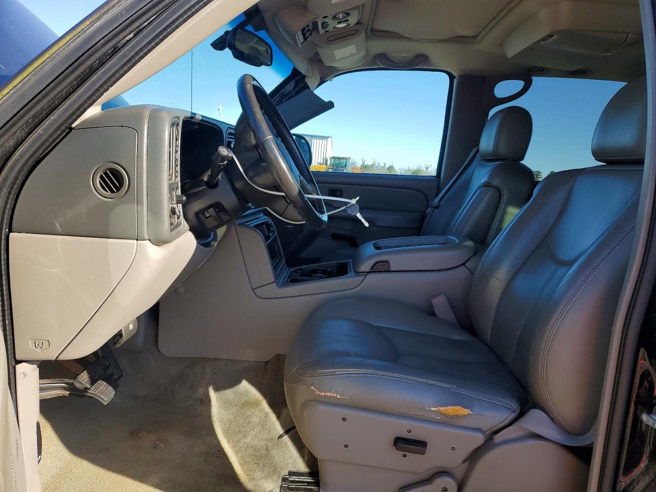 2004 CHEVROLET SUBURBAN K1500 photo 7