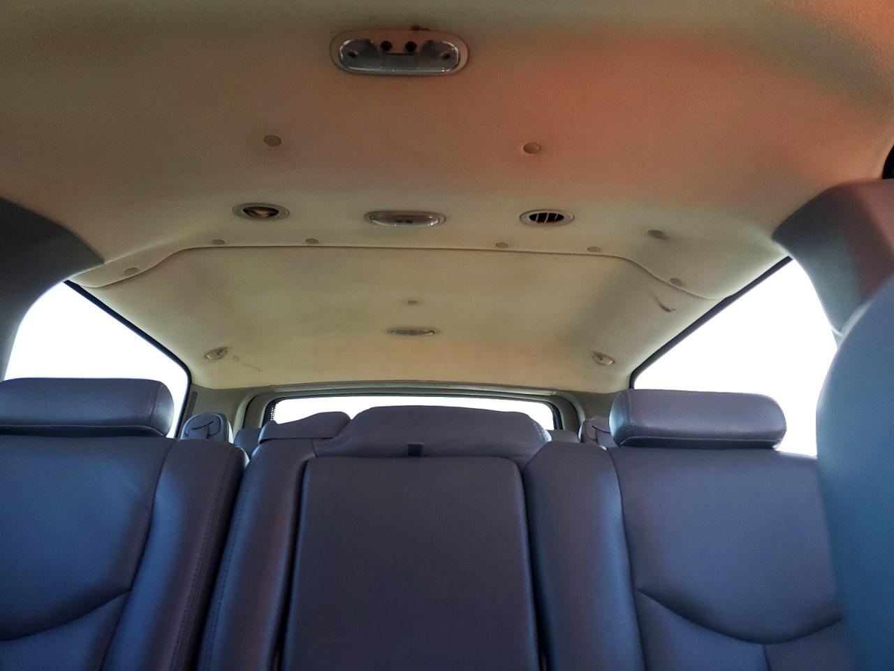 2004 CHEVROLET SUBURBAN K1500 photo 10