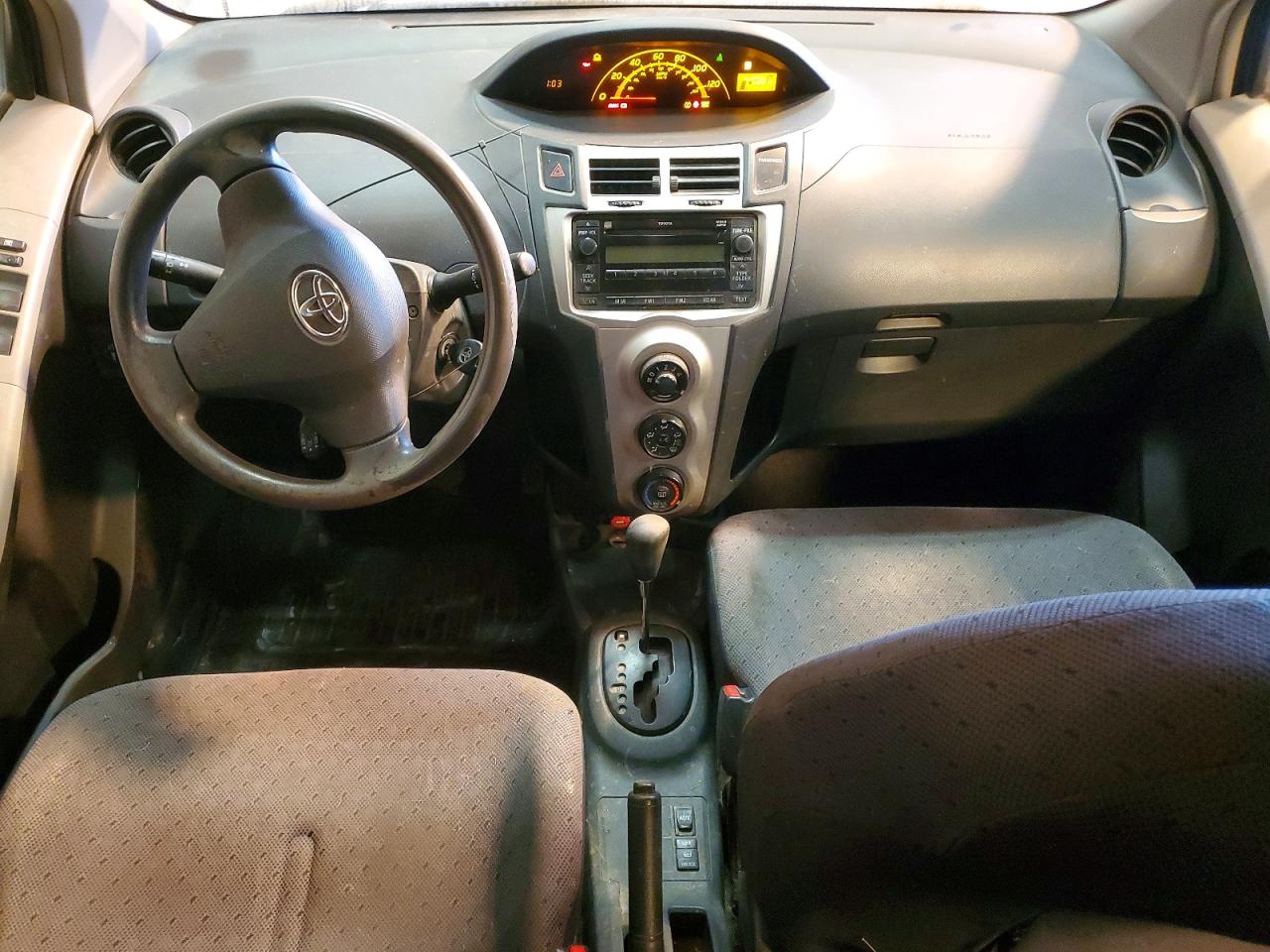 2010 TOYOTA YARIS photo 8