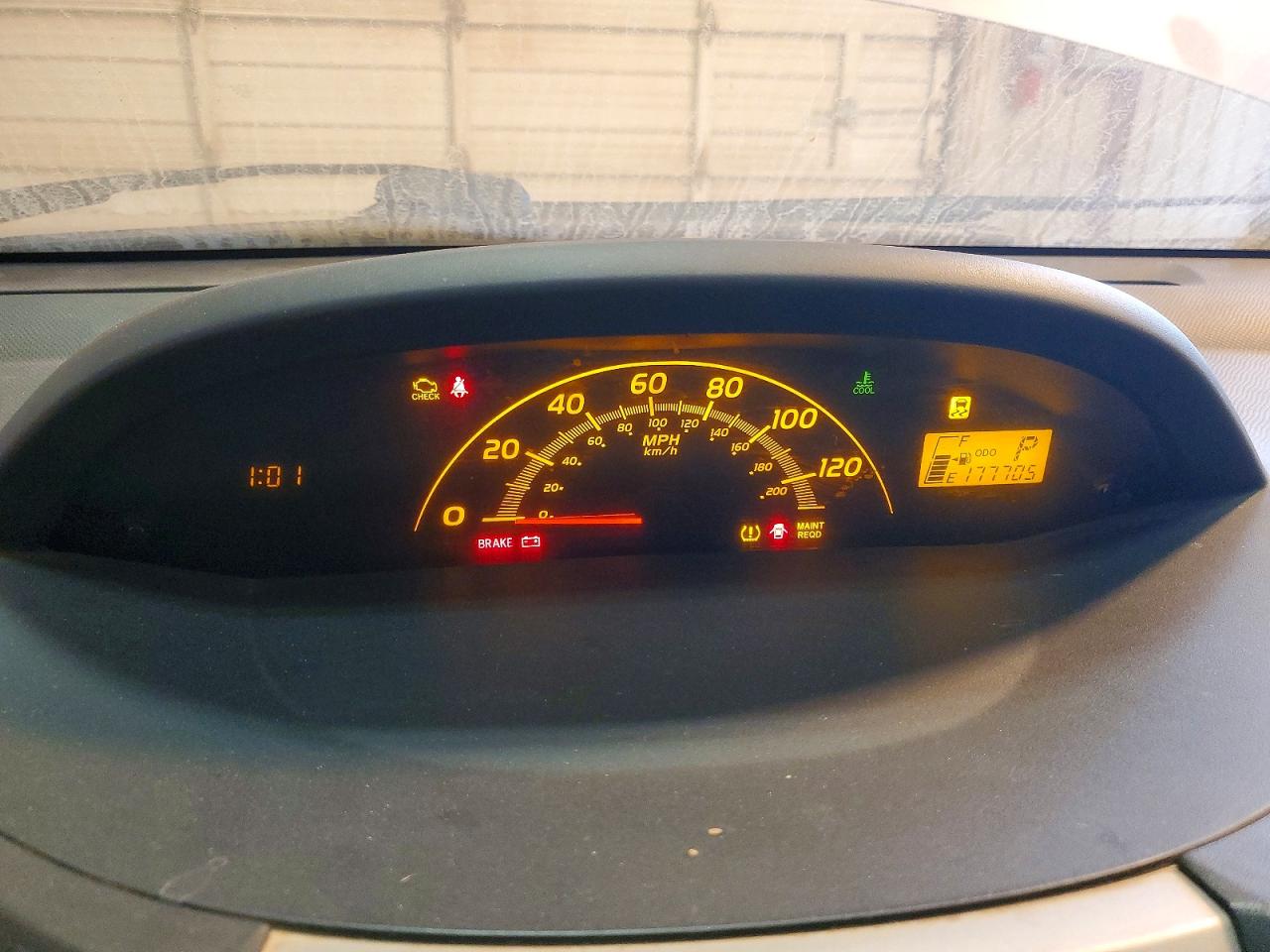 2010 TOYOTA YARIS photo 9