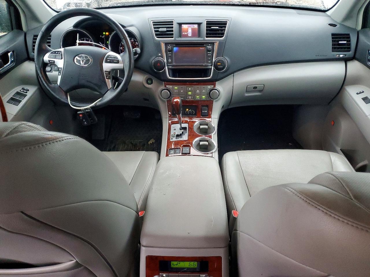 2013 TOYOTA HIGHLANDER LIMITED photo 8