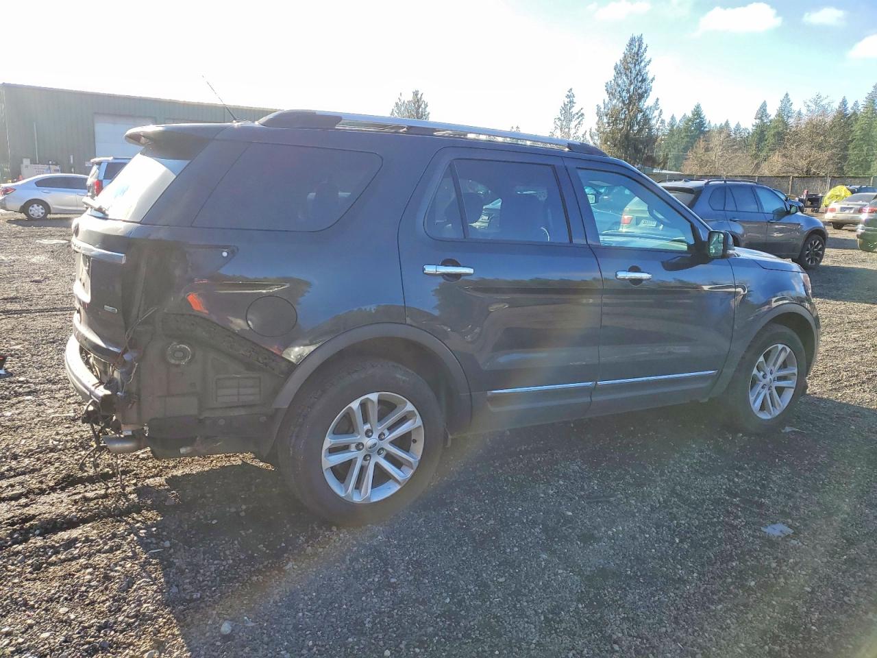 2015 FORD EXPLORER XLT photo 3