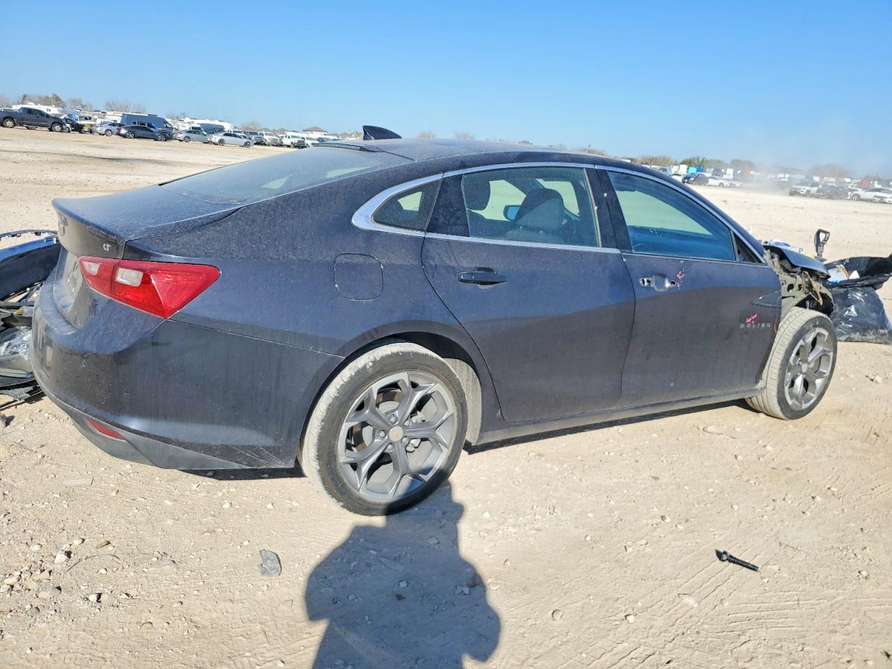 2023 CHEVROLET MALIBU LT photo 3