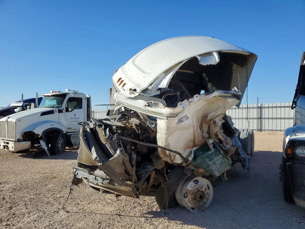 2016 FREIGHTLINER CASCADIA 125 SLEEPER CAB SEMI TRUCK photo 9
