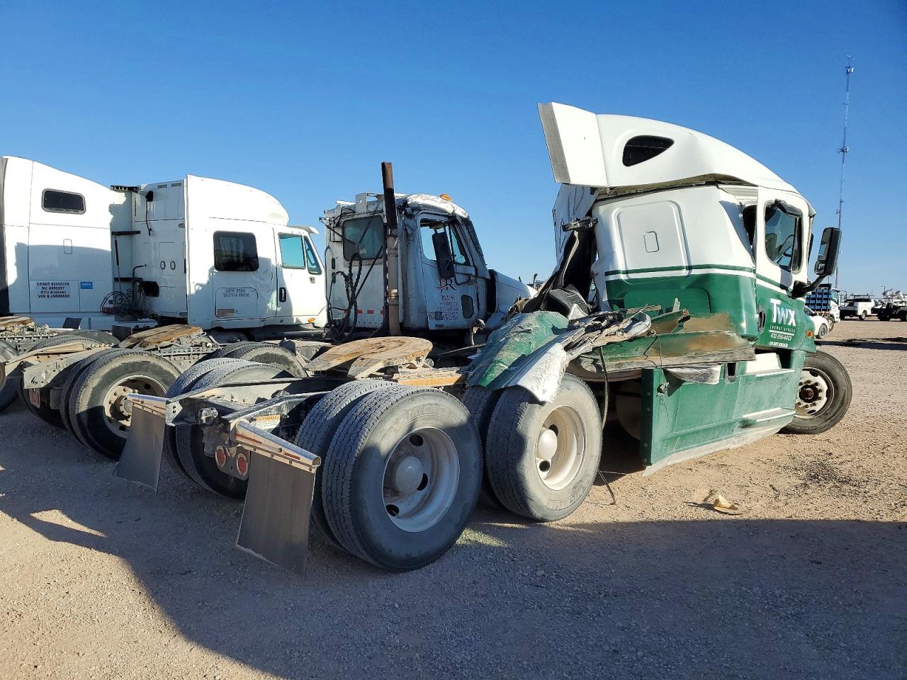 2016 FREIGHTLINER CASCADIA 125 SLEEPER CAB SEMI TRUCK photo 4