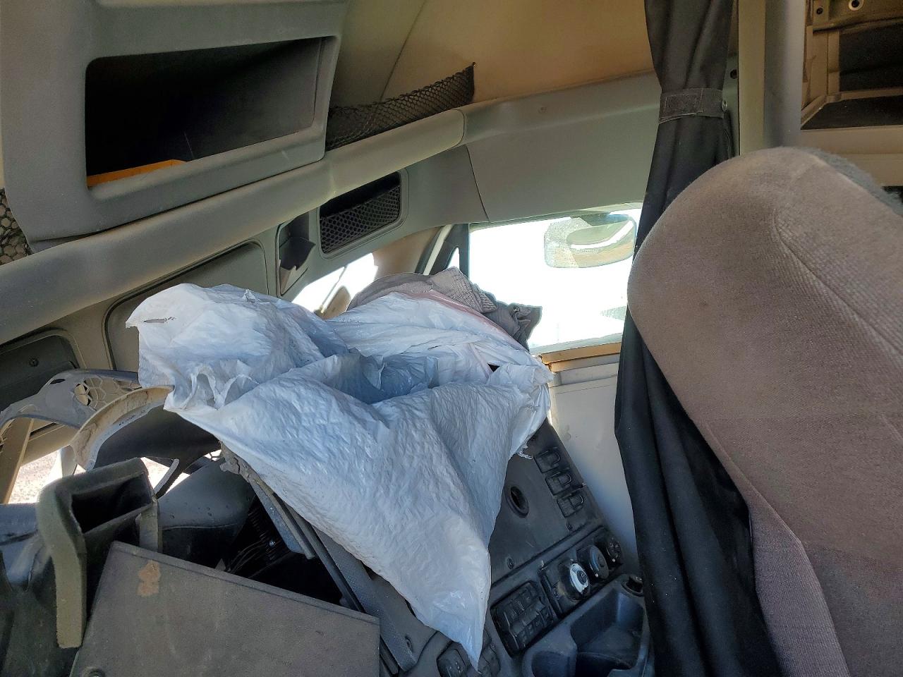 2016 FREIGHTLINER CASCADIA 125 SLEEPER CAB SEMI TRUCK photo 5