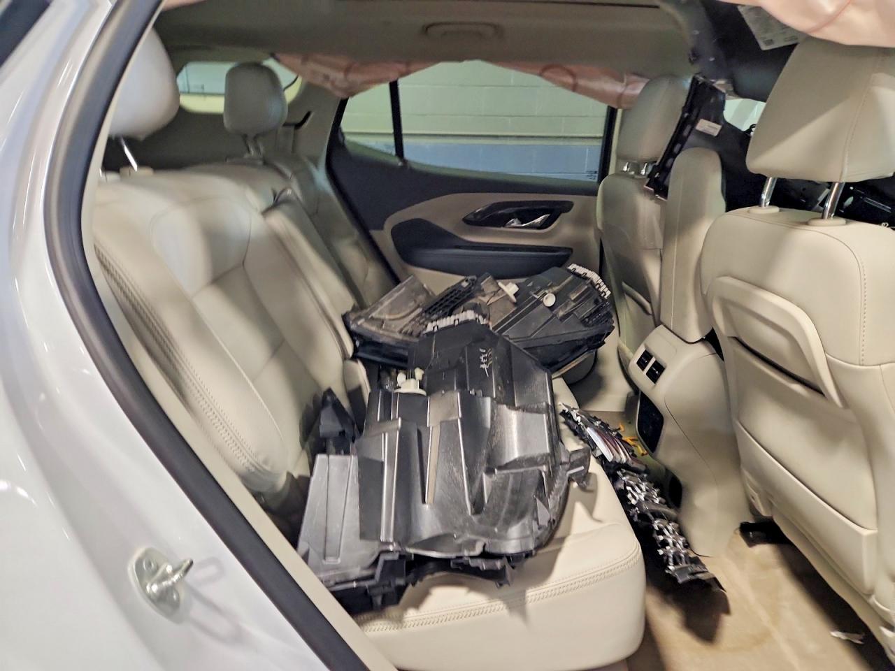2024 GMC TERRAIN DENALI photo 11