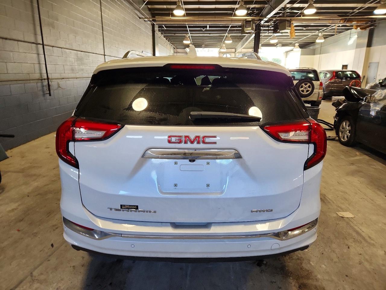 2024 GMC TERRAIN DENALI photo 6