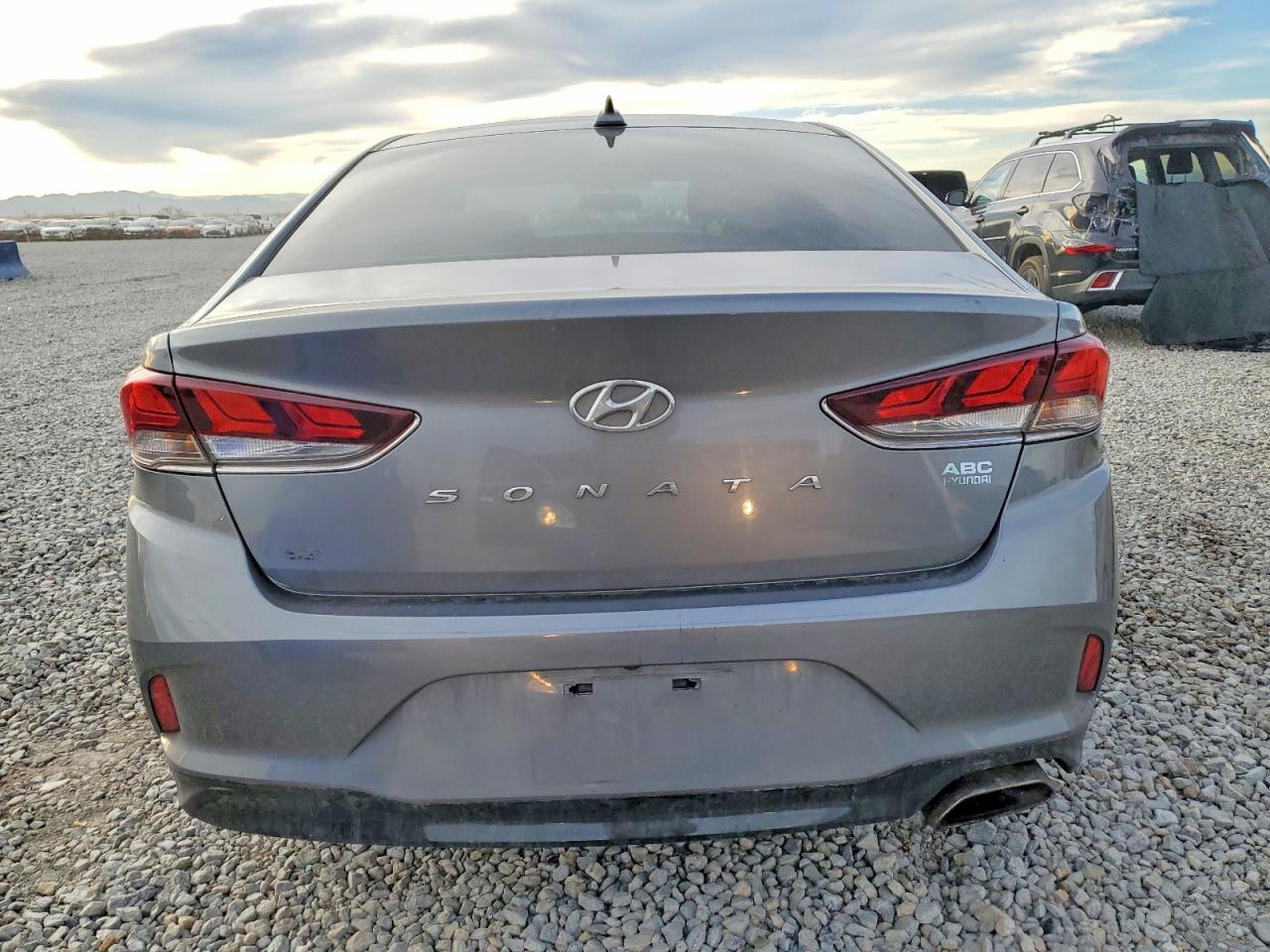 2018 HYUNDAI SONATA SE photo 6