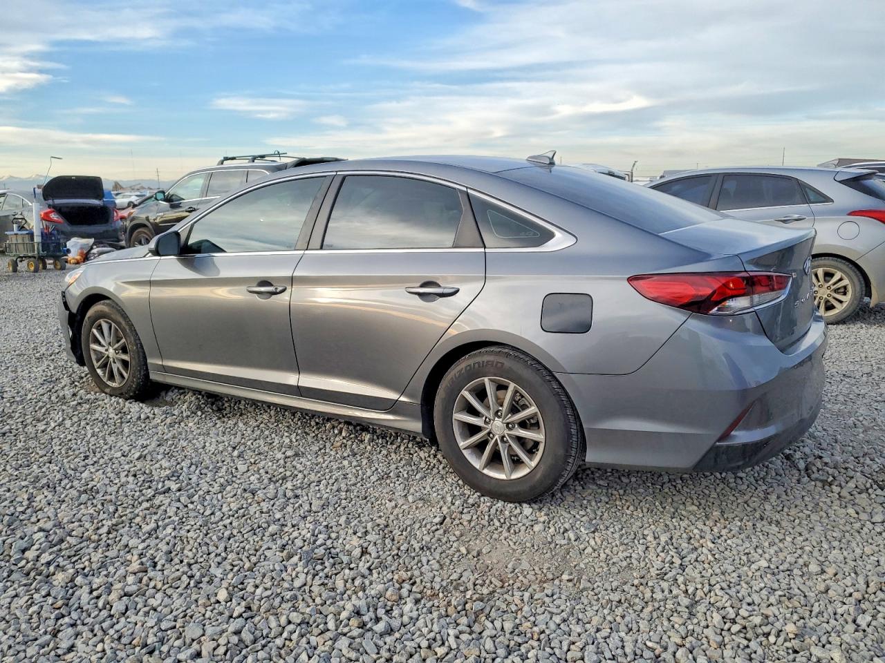 2018 HYUNDAI SONATA SE photo 2