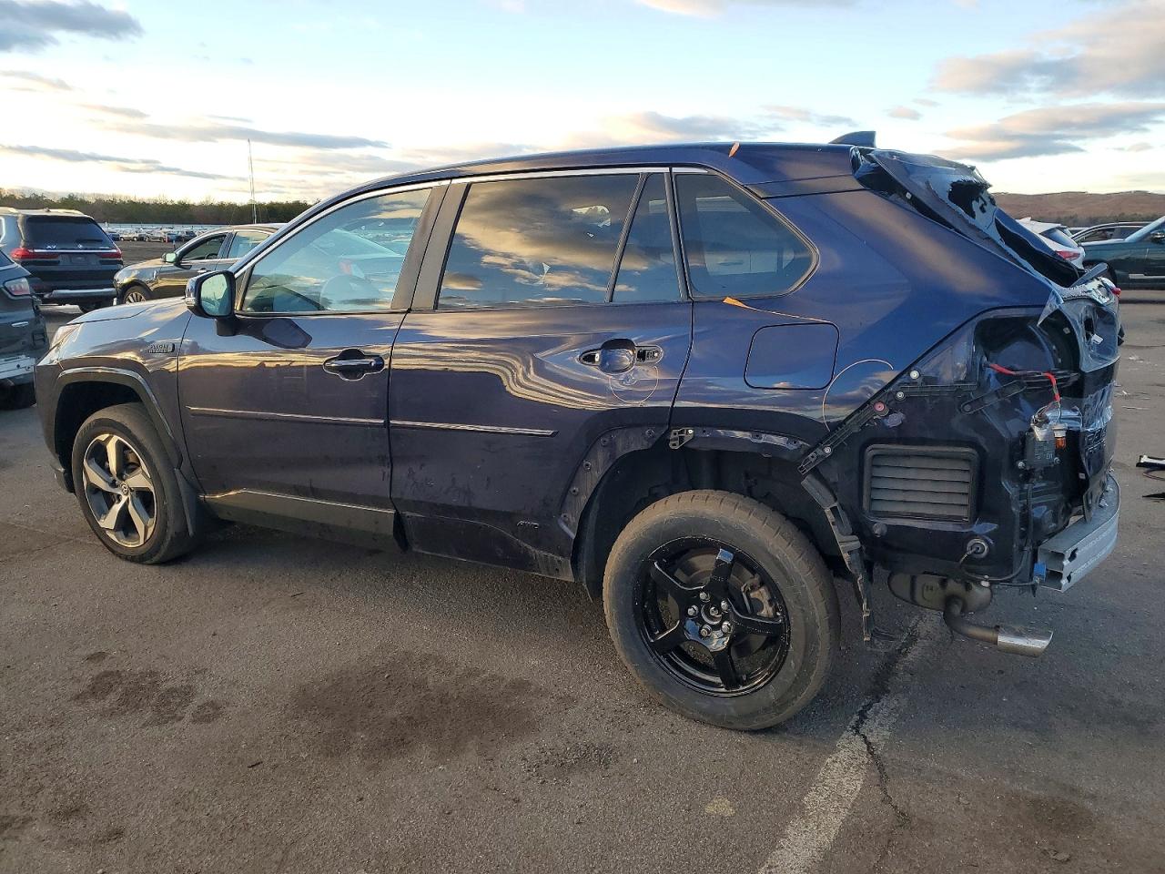 2022 TOYOTA RAV4 PRIME SE photo 2
