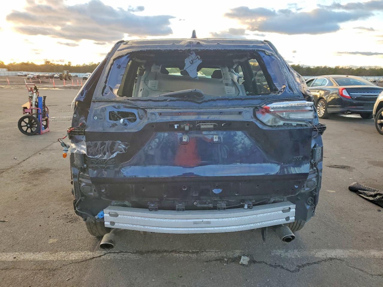 2022 TOYOTA RAV4 PRIME SE photo 6