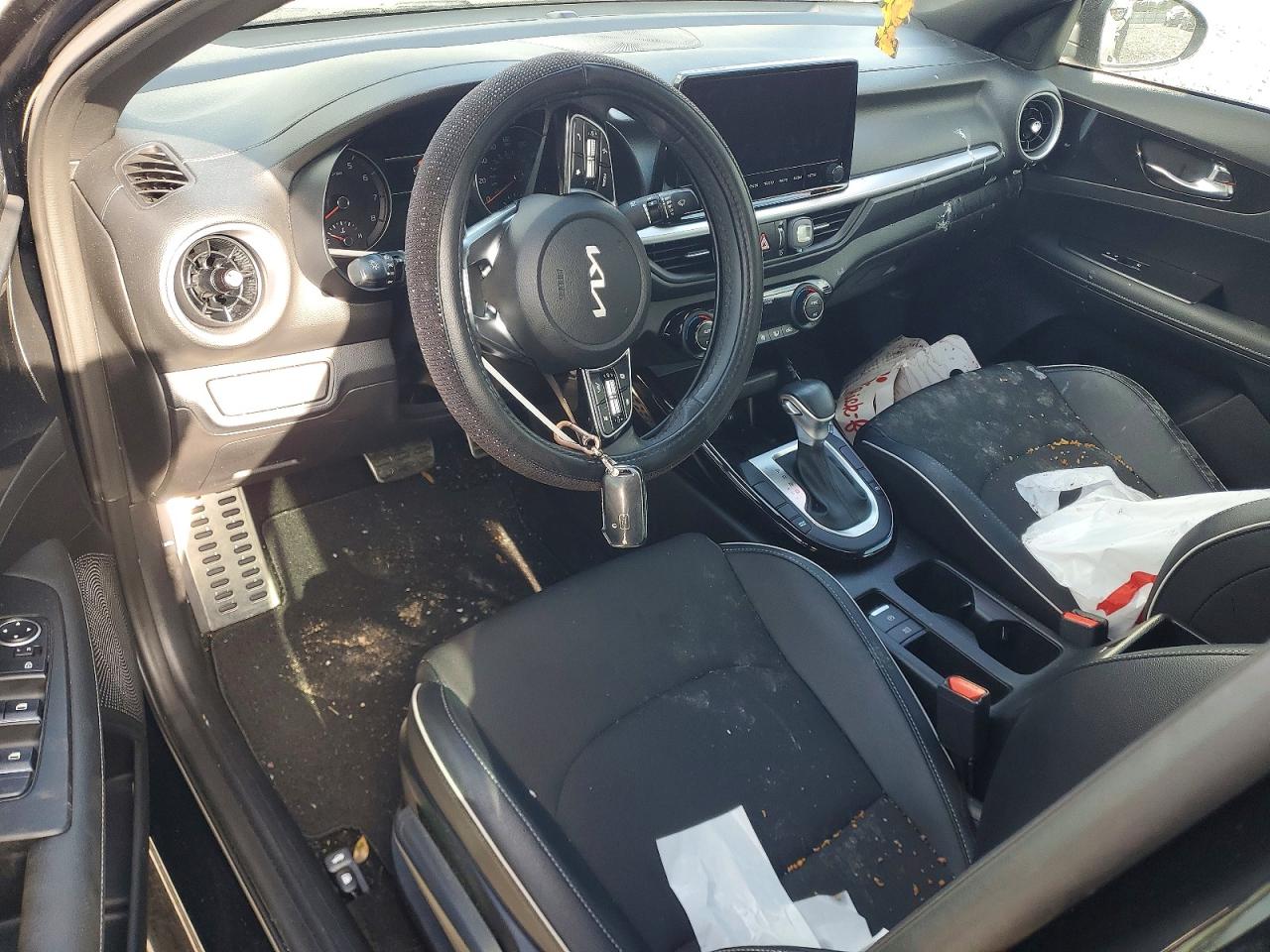 2024 KIA FORTE GT LINE photo 8