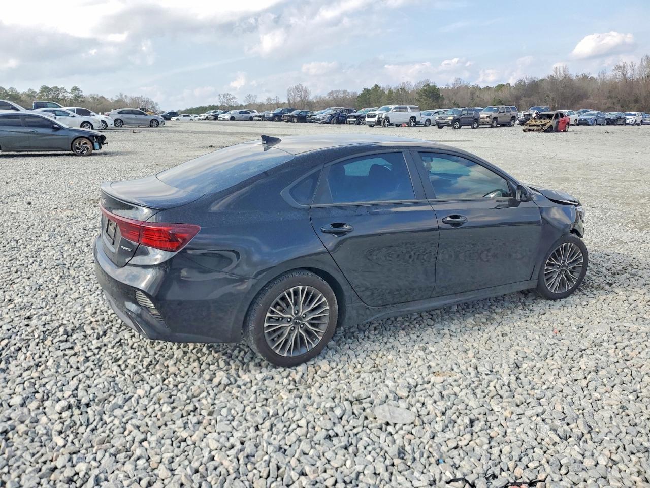 2024 KIA FORTE GT LINE photo 3
