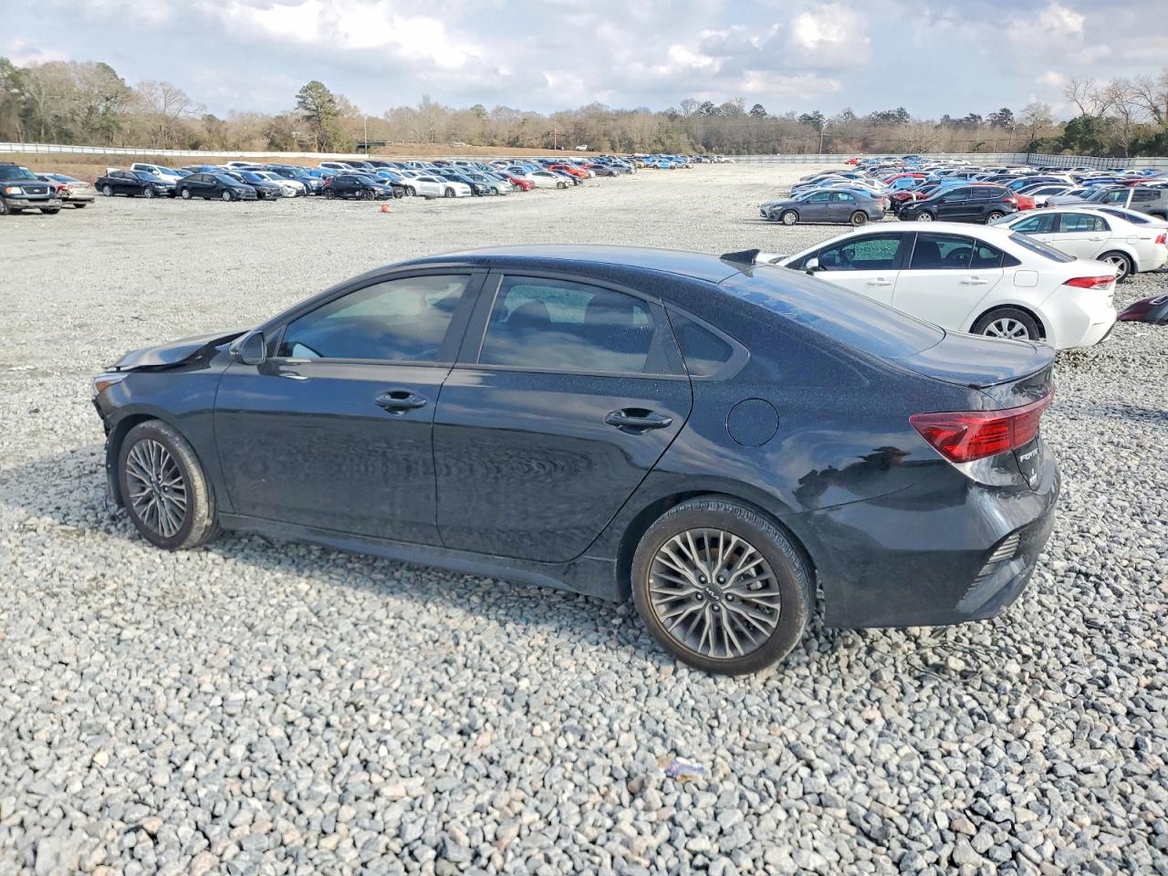 2024 KIA FORTE GT LINE photo 2