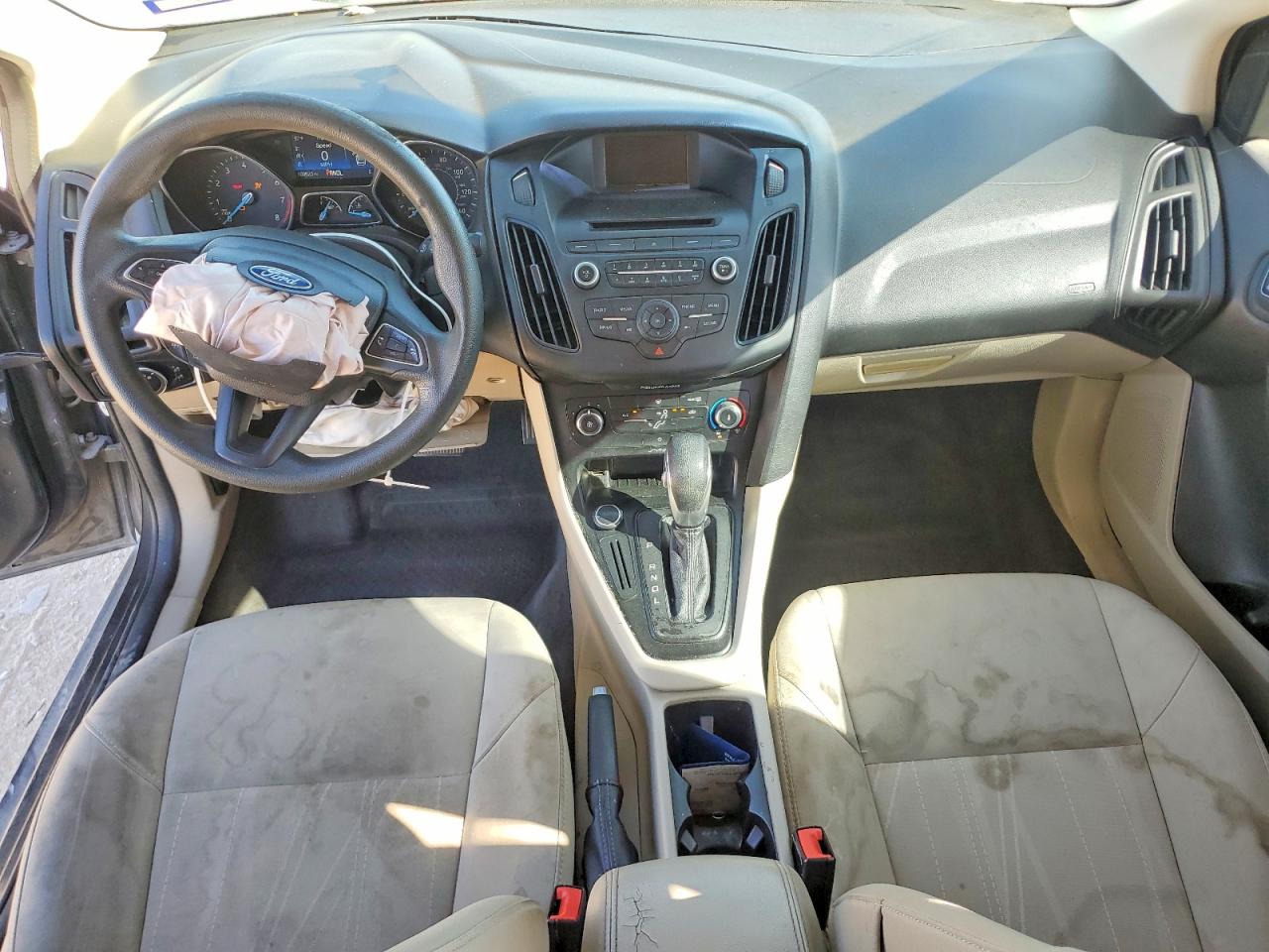 2017 FORD FOCUS SE photo 8