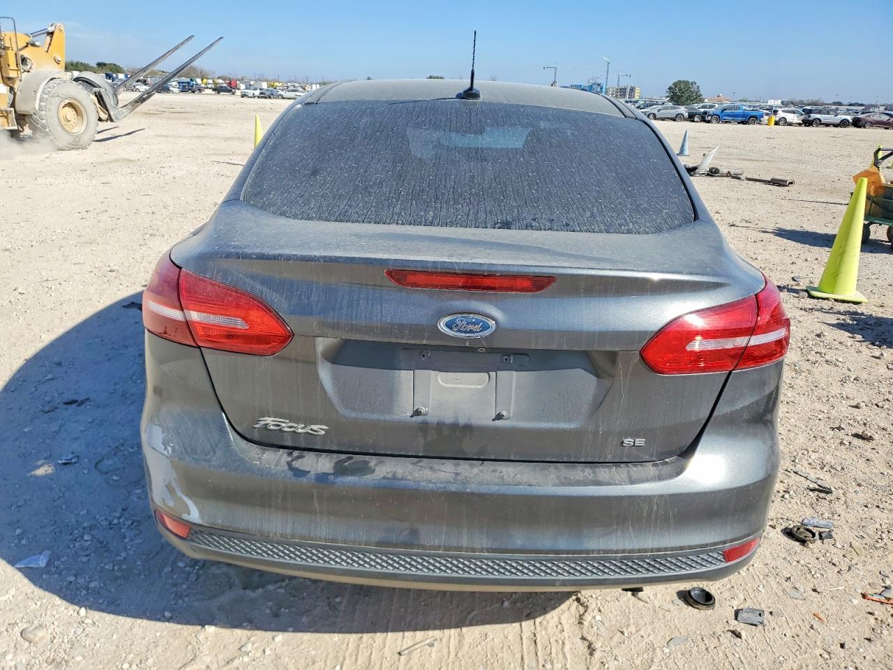 2017 FORD FOCUS SE photo 6