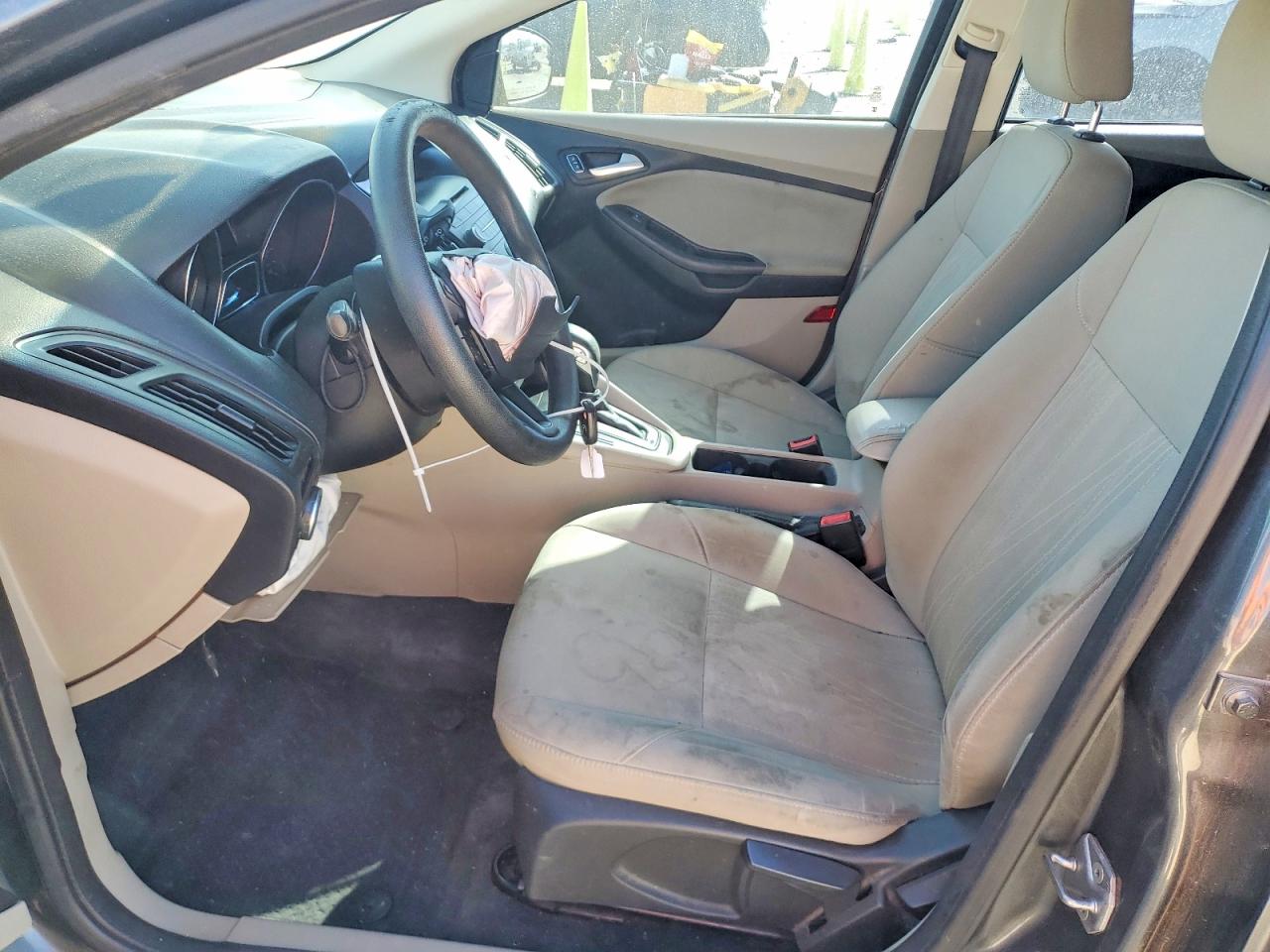 2017 FORD FOCUS SE photo 7