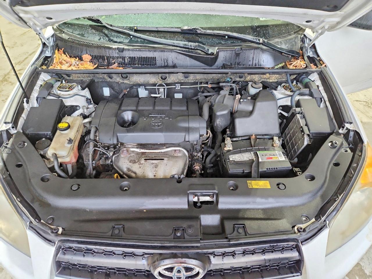 2011 TOYOTA RAV4 photo 12