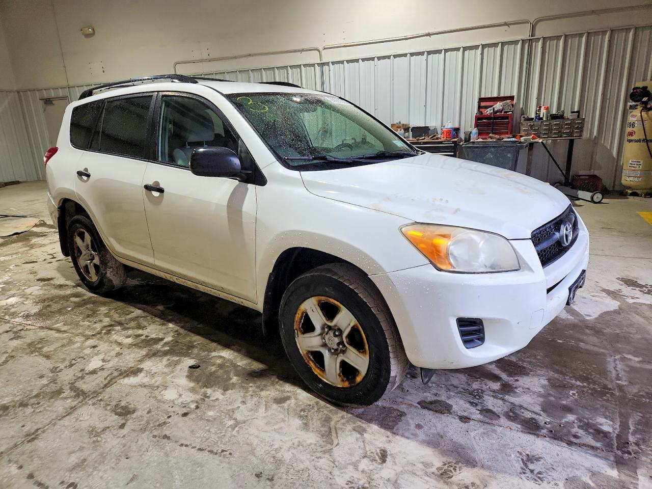 2011 TOYOTA RAV4 photo 4