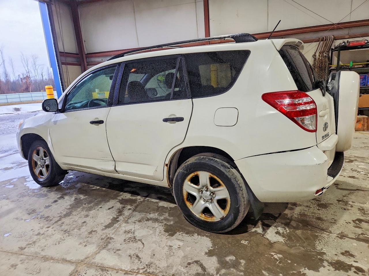 2011 TOYOTA RAV4 photo 2