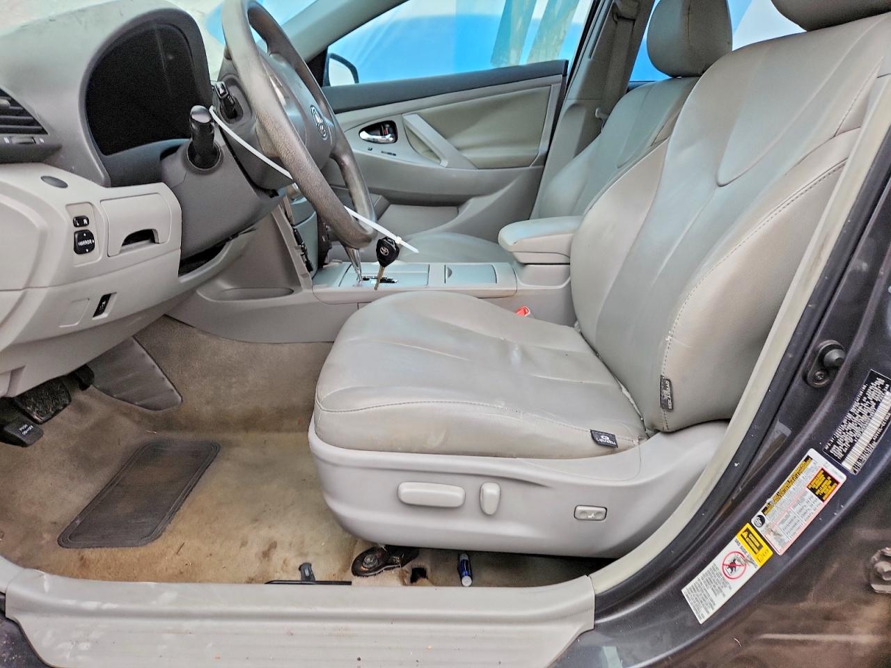 2010 TOYOTA CAMRY BASE photo 7