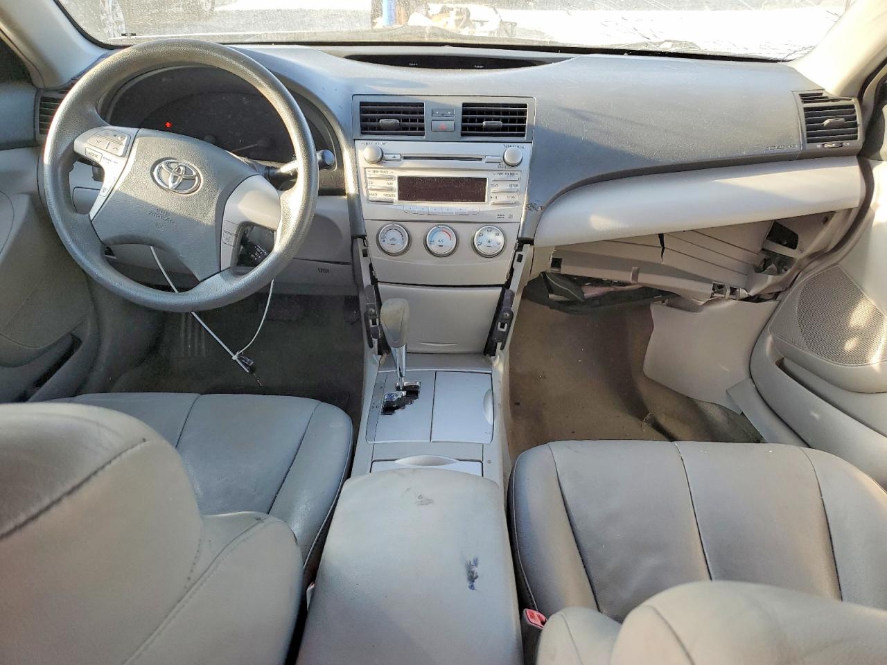 2010 TOYOTA CAMRY BASE photo 8