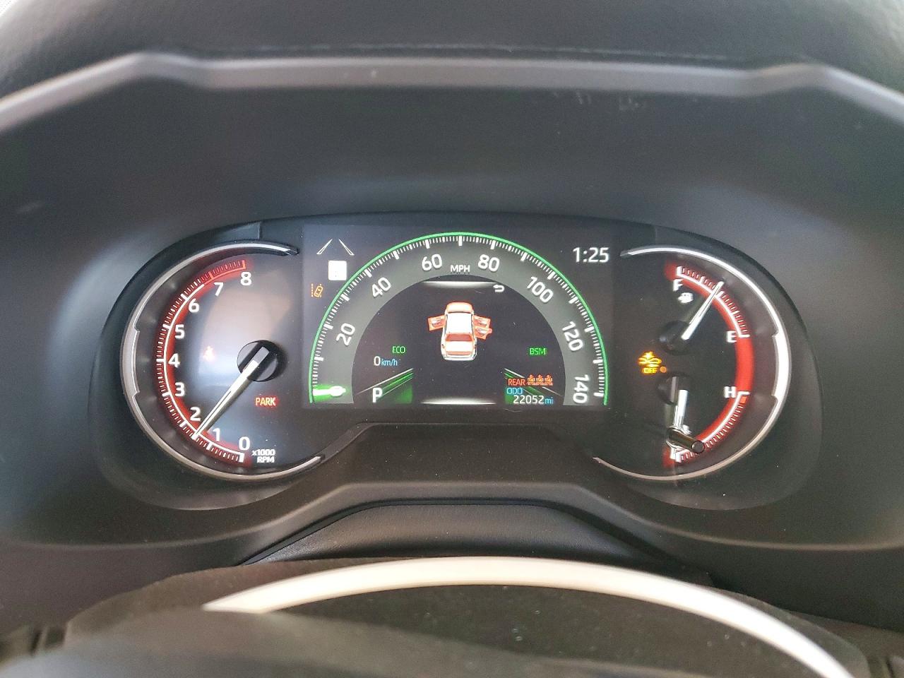 2025 TOYOTA RAV4 XLE photo 9