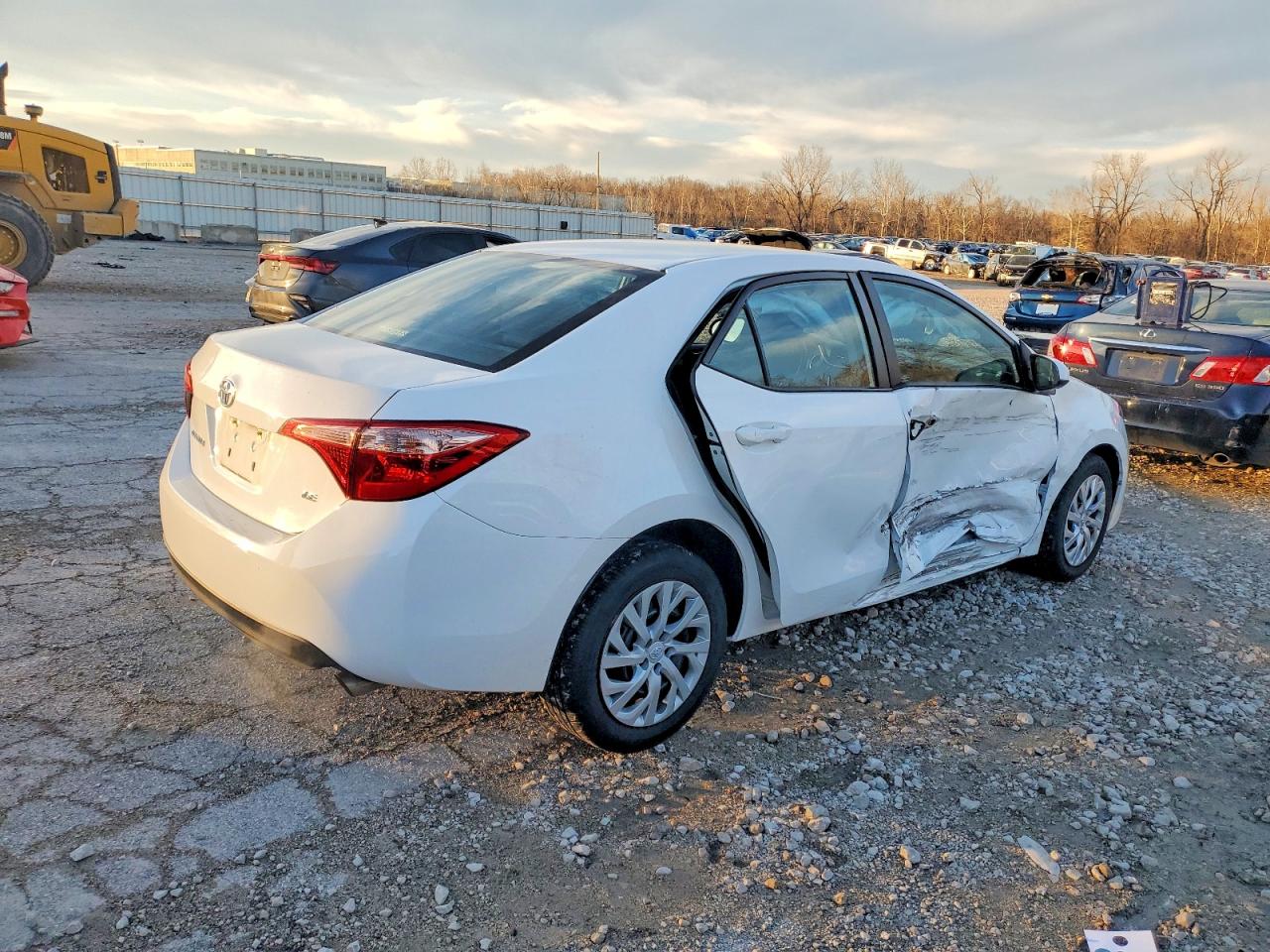 2017 TOYOTA COROLLA L photo 3