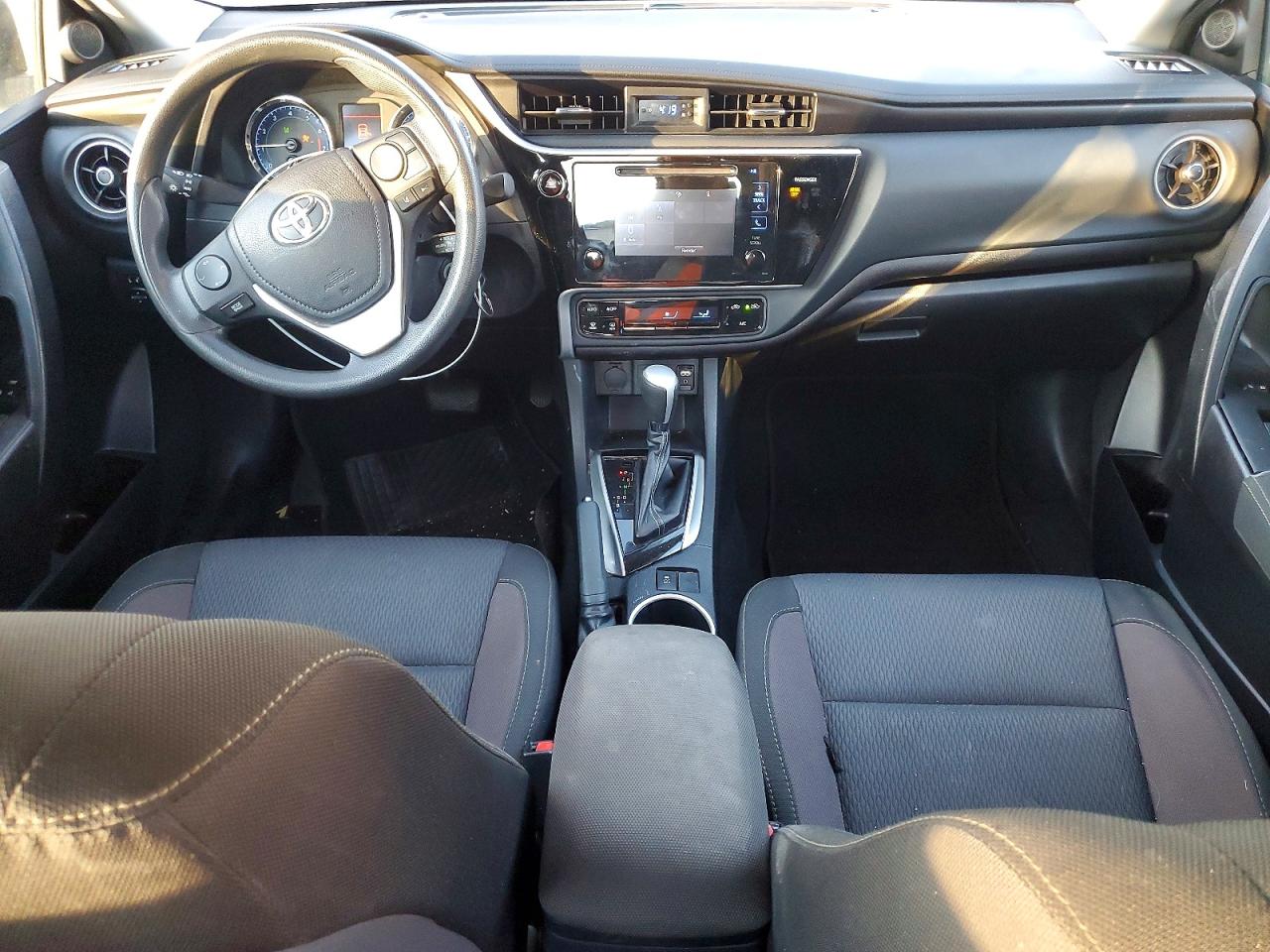 2017 TOYOTA COROLLA L photo 8