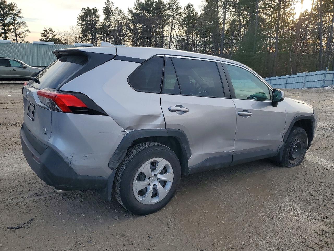 2022 TOYOTA RAV4 LE photo 3