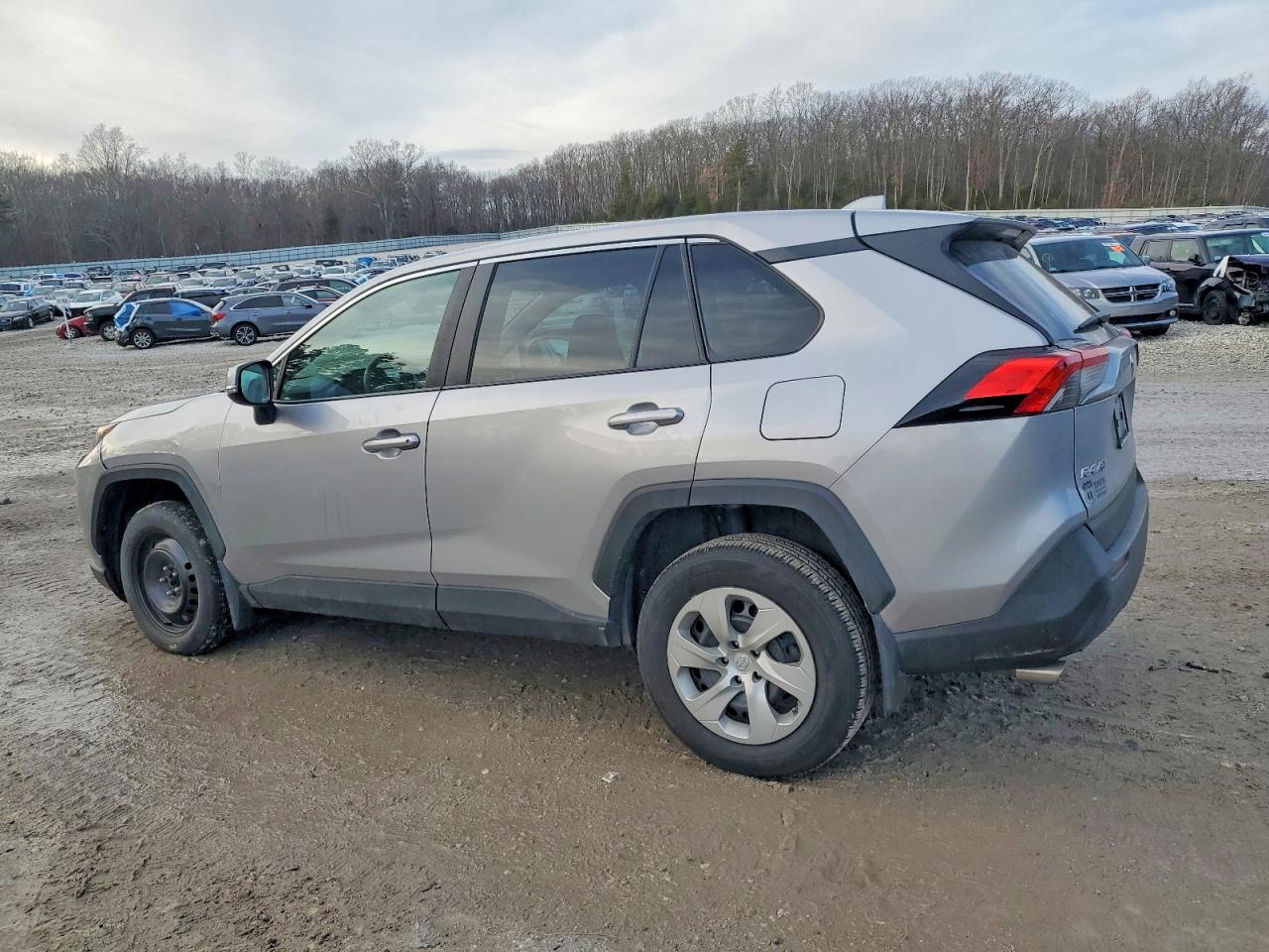 2022 TOYOTA RAV4 LE photo 2