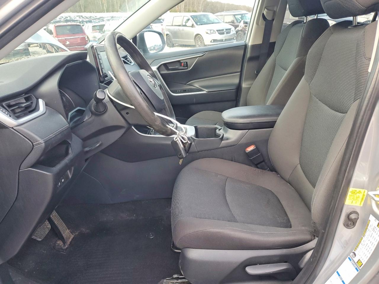 2022 TOYOTA RAV4 LE photo 7