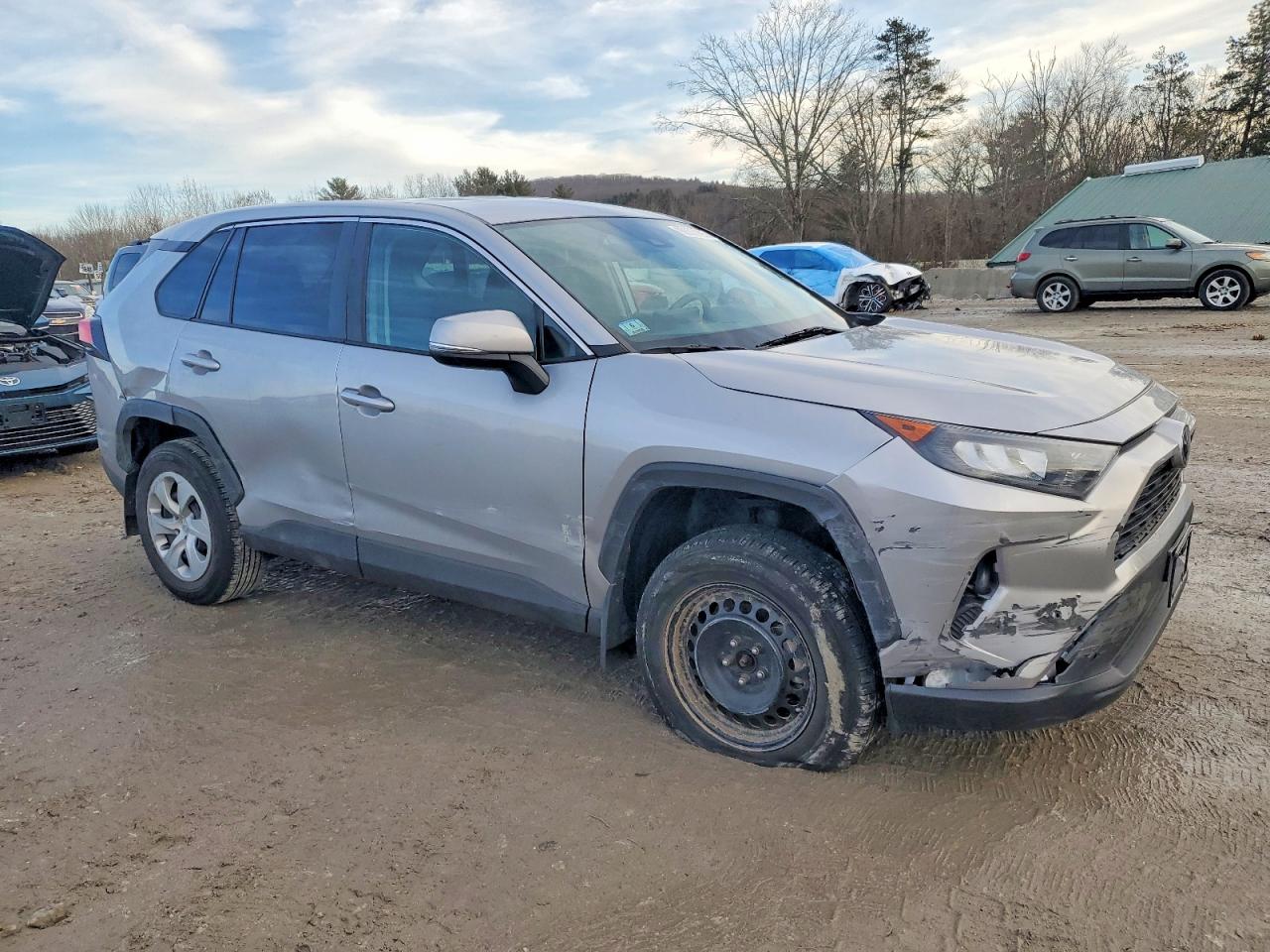 2022 TOYOTA RAV4 LE photo 4