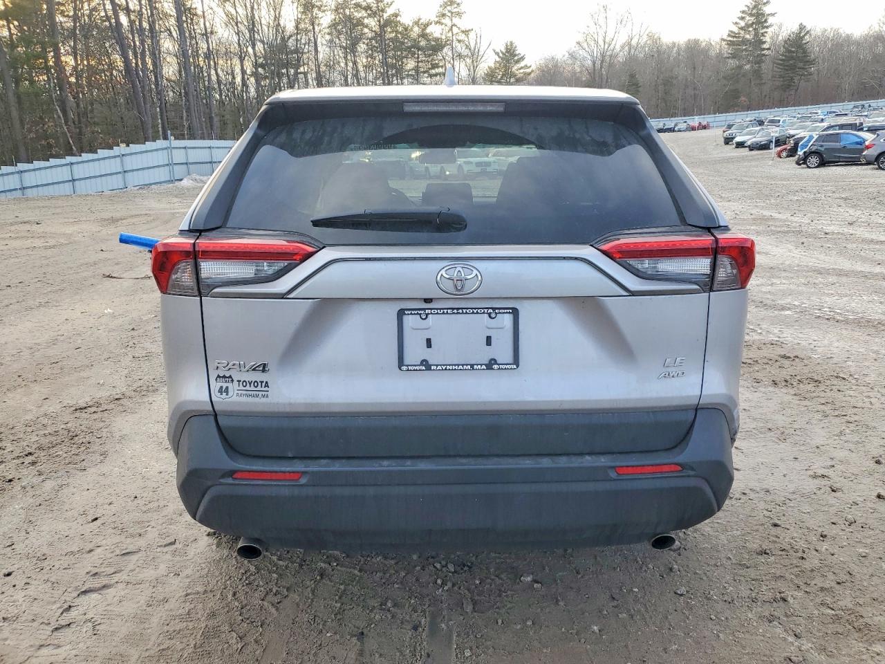 2022 TOYOTA RAV4 LE photo 6