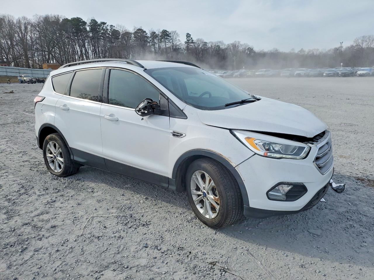 2017 FORD ESCAPE SE photo 4