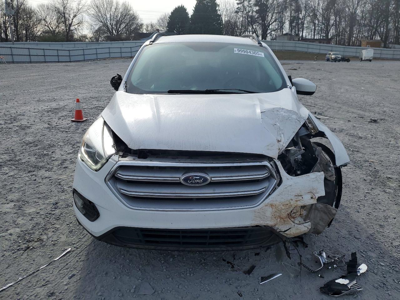 2017 FORD ESCAPE SE photo 5