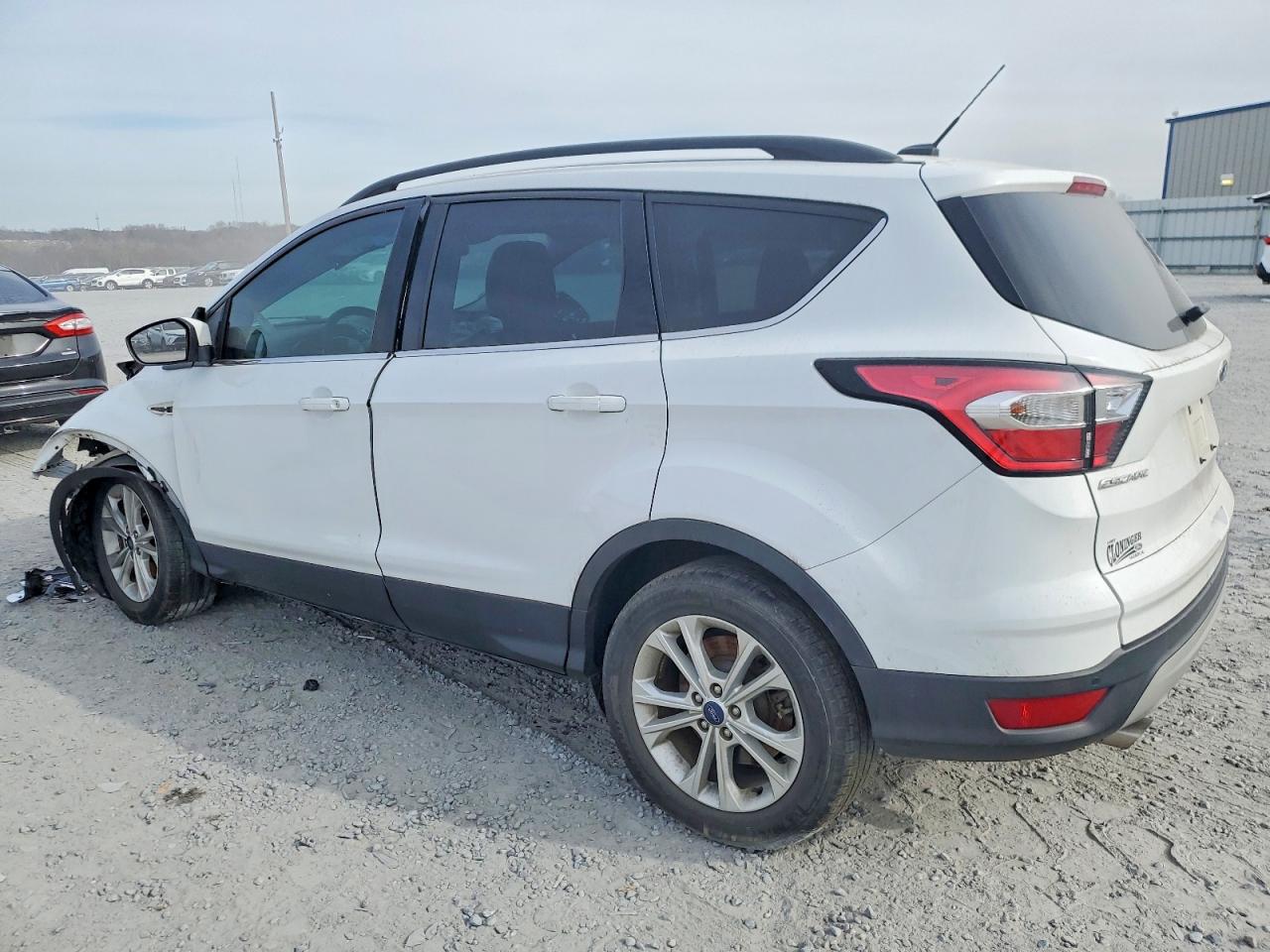 2017 FORD ESCAPE SE photo 2