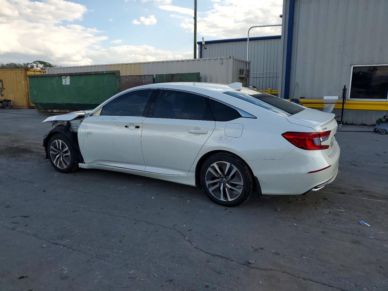 2018 HONDA ACCORD HYBRID photo 2