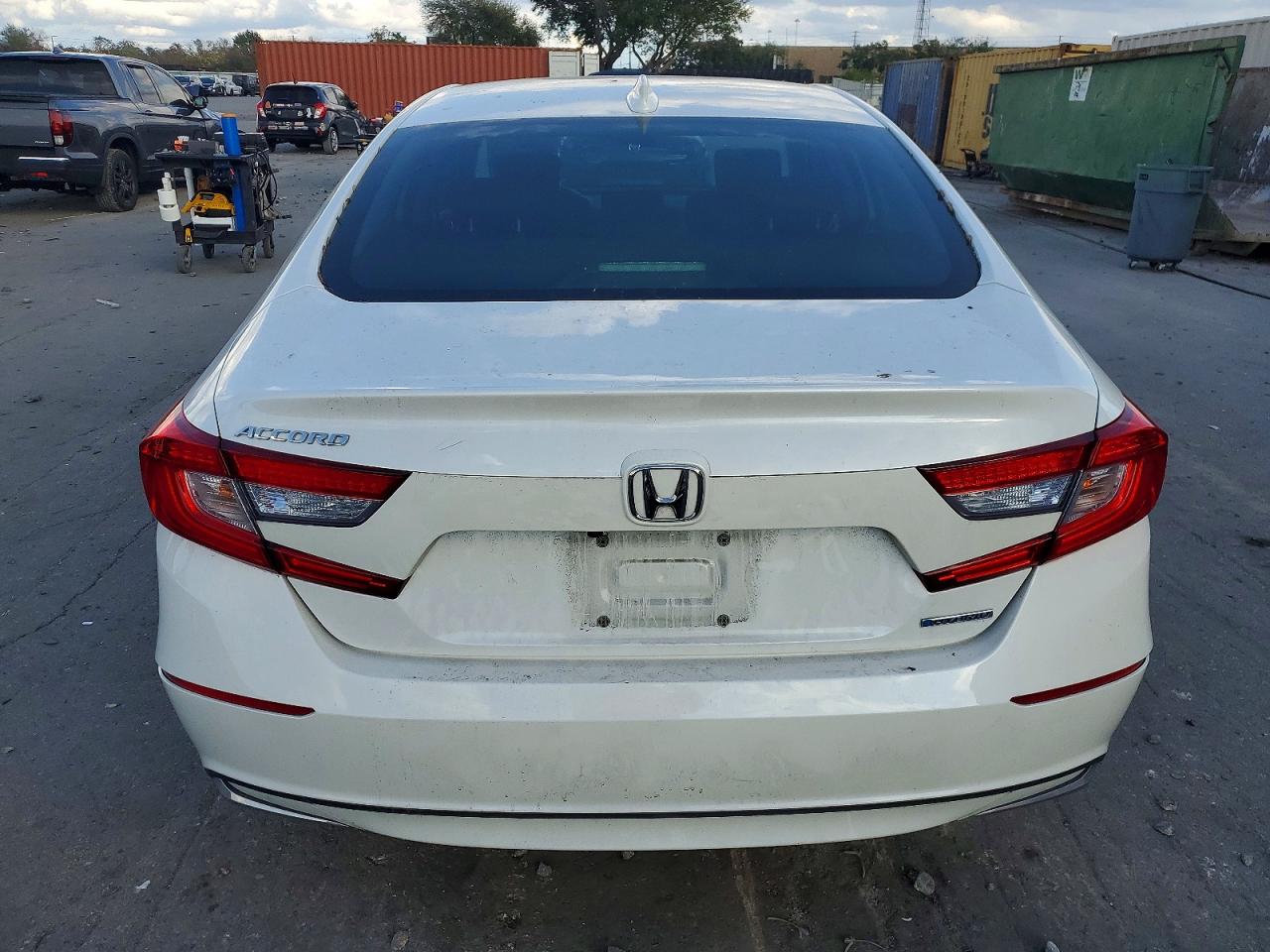 2018 HONDA ACCORD HYBRID photo 6