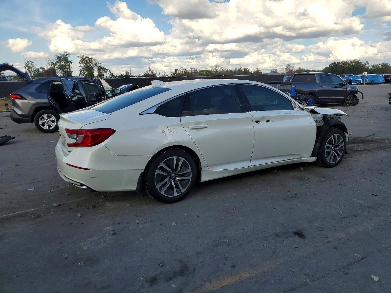 2018 HONDA ACCORD HYBRID photo 3