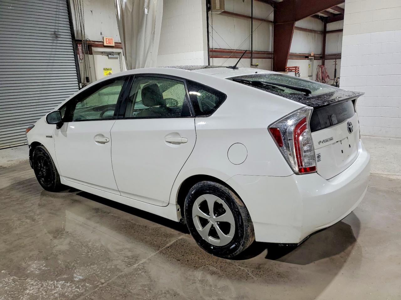 2013 TOYOTA PRIUS photo 2