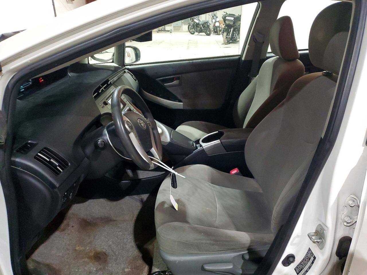 2013 TOYOTA PRIUS photo 7