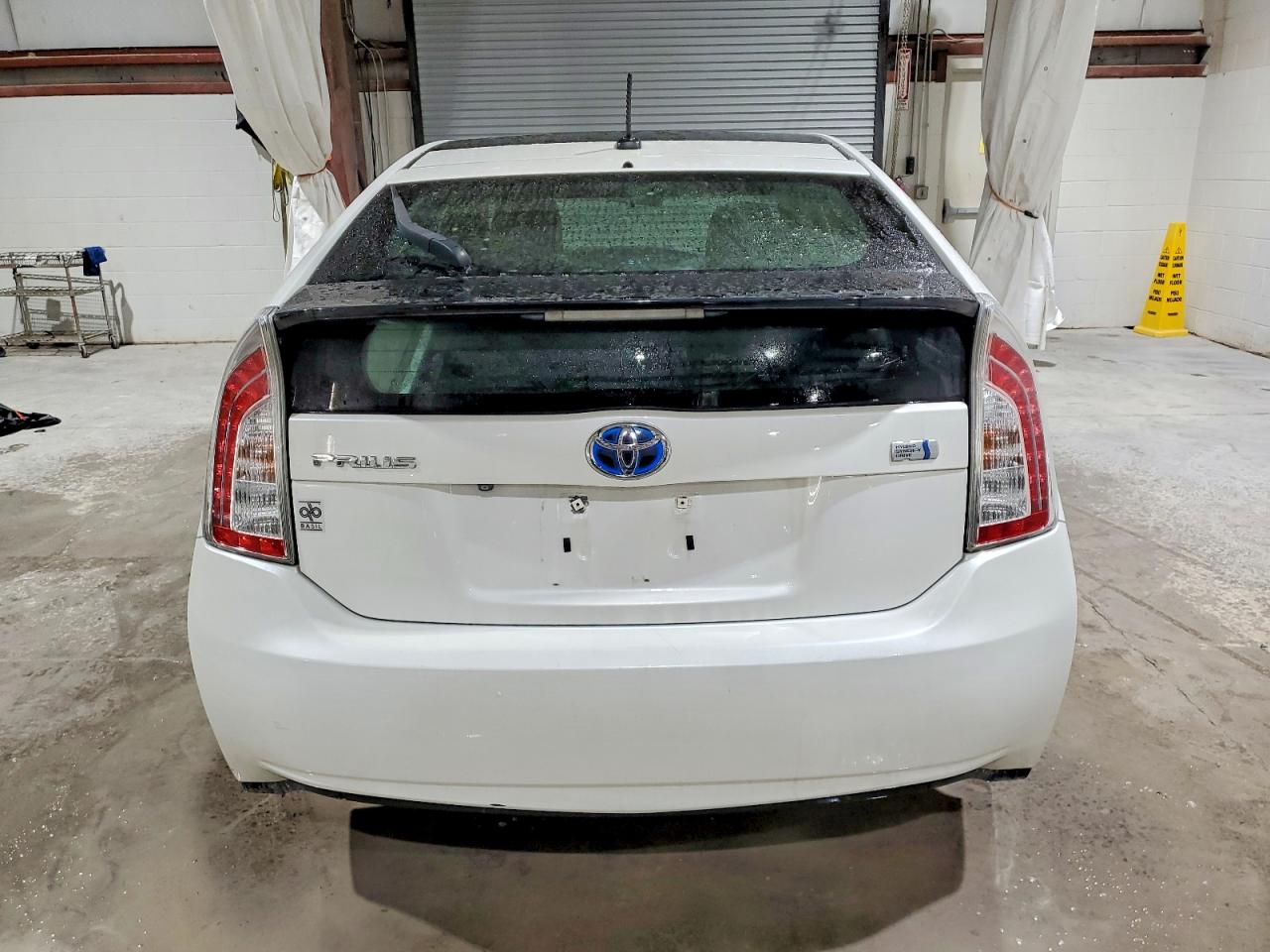 2013 TOYOTA PRIUS photo 6