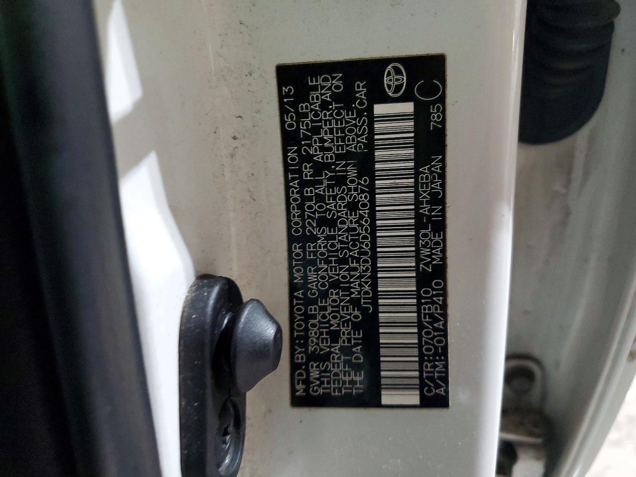 2013 TOYOTA PRIUS photo 13