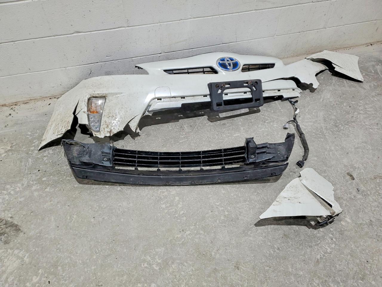 2013 TOYOTA PRIUS photo 12