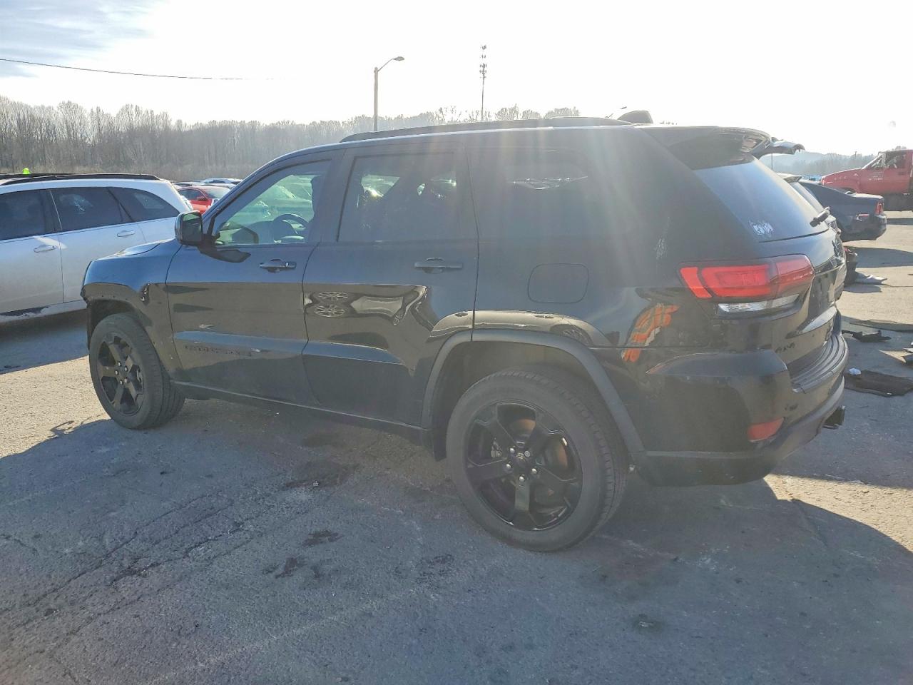 2019 JEEP GRAND CHEROKEE LAREDO photo 2