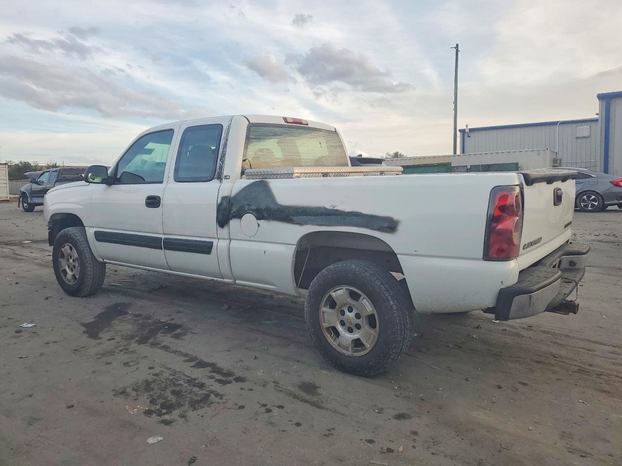 2005 CHEVROLET SILVERADO C1500 photo 3