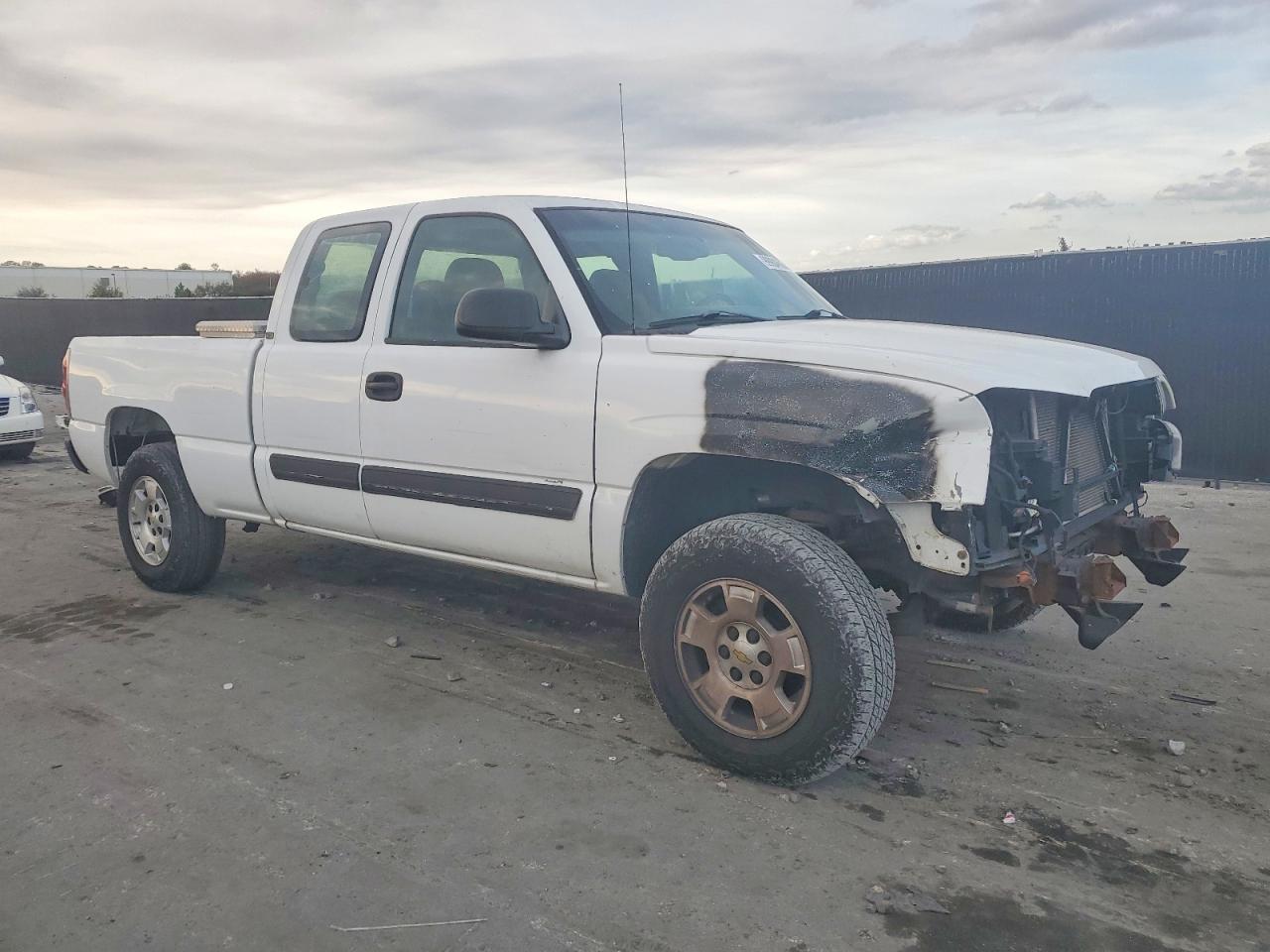 2005 CHEVROLET SILVERADO C1500 photo 7